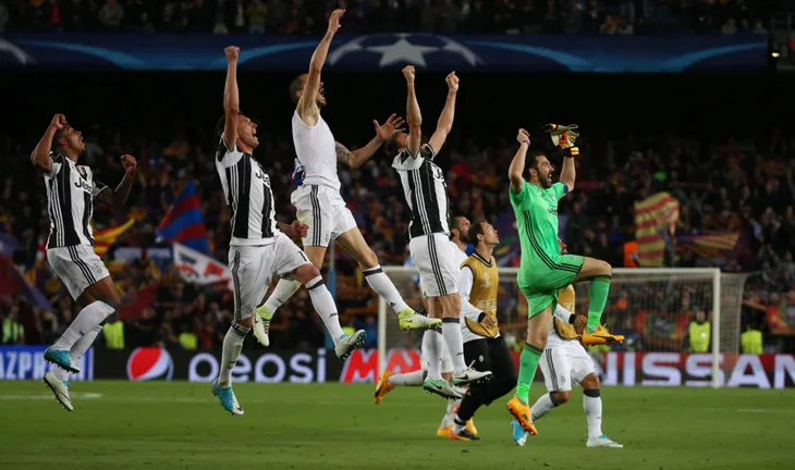 Chùm ảnh: Các cầu thủ Barcelona gục ngã nhìn Juventus vào bán kết - Ảnh 2. Chùm ảnh: Các cầu thủ Barcelona gục ngã nhìn Juventus vào bán kết - Ảnh 2.
