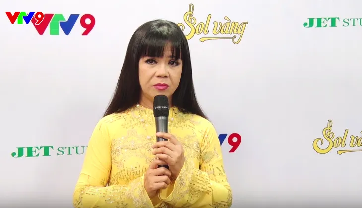 Ca sĩ Ánh Tuyết bất ngờ bật khóc ở hậu trường Sol Vàng - Ảnh 1. Ca sĩ Ánh Tuyết bất ngờ bật khóc ở hậu trường Sol Vàng - Ảnh 1.