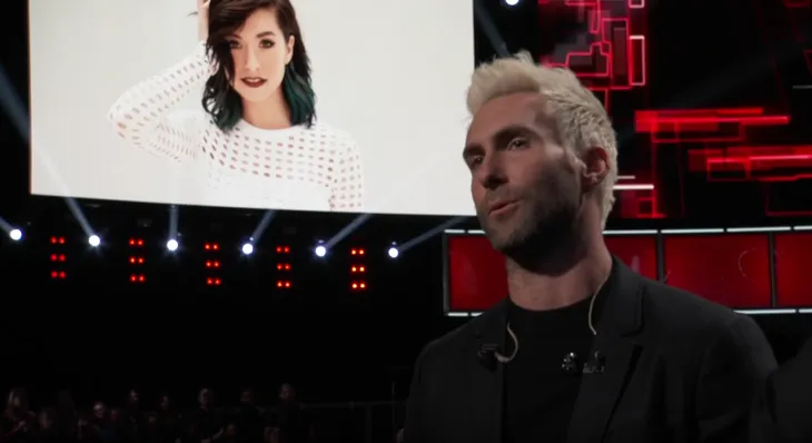 The Voice: Adam Levine nghẹn ngào hát tặng học trò cũ đã qua đời - Ảnh 4. The Voice: Adam Levine nghẹn ngào hát tặng học trò cũ đã qua đời - Ảnh 4.