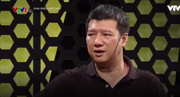 Thú vui sưu tầm đĩa than ít ai biết của BLV Quang Huy - Ảnh 1. Thú vui sưu tầm đĩa than ít ai biết của BLV Quang Huy - Ảnh 1.