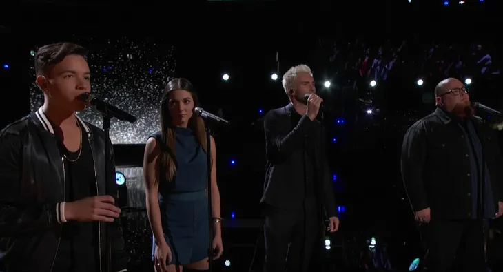 The Voice: Adam Levine nghẹn ngào hát tặng học trò cũ đã qua đời - Ảnh 2. The Voice: Adam Levine nghẹn ngào hát tặng học trò cũ đã qua đời - Ảnh 2.