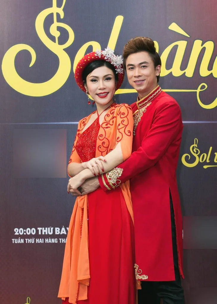 Thuyền hoa tình tứ xuất hiện trong Sol Vàng tháng 7 - Ảnh 1. Thuyền hoa tình tứ xuất hiện trong Sol Vàng tháng 7 - Ảnh 1.