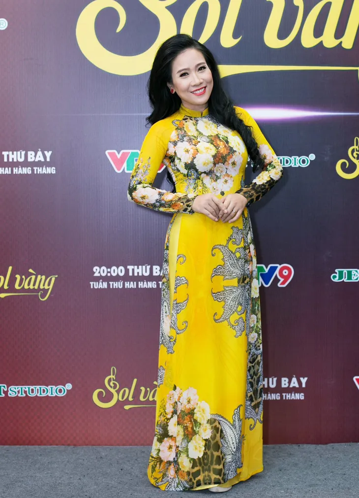 Cựu thành viên Mắt Ngọc khoe vẻ đẹp duyên dáng ở hậu trường Sol Vàng - Ảnh 8. Cựu thành viên Mắt Ngọc khoe vẻ đẹp duyên dáng ở hậu trường Sol Vàng - Ảnh 8.