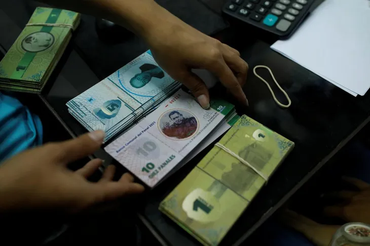 Venezuela: Thiếu hụt tiền mặt, một cộng đồng tự phát hành tiền riêng - Ảnh 1. Venezuela: Thiếu hụt tiền mặt, một cộng đồng tự phát hành tiền riêng - Ảnh 1.