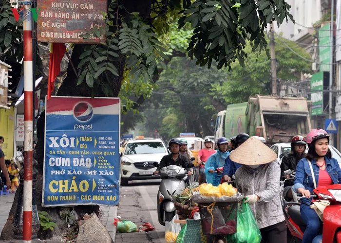 Ngày 5/5, bắt đầu xử phạt hành vi xả “rác quảng cáo” nơi công cộng - Ảnh 5. Ngày 5/5, bắt đầu xử phạt hành vi xả “rác quảng cáo” nơi công cộng - Ảnh 5.