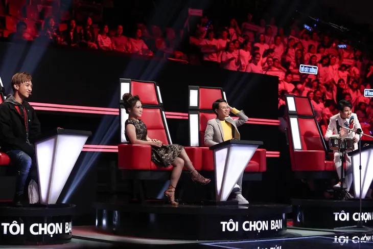 Giọng hát Việt nhí: Vũ Cát Tường vừa đánh trống vừa bắn rap trên ghế nóng - Ảnh 2. Giọng hát Việt nhí: Vũ Cát Tường vừa đánh trống vừa bắn rap trên ghế nóng - Ảnh 2.