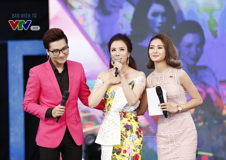 Bữa trưa vui vẻ: Hồ Quỳnh Hương nghẹn ngào nhìn lại chặng đường gần 20 năm đi hát - Ảnh 10.