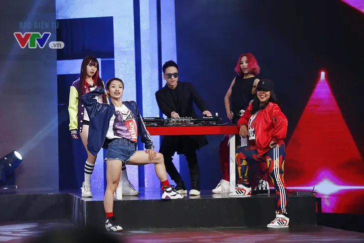 Dàn sao quậy tưng bừng mừng sinh nhật 10 tuổi của VTV6 - Ảnh 3. Dàn sao quậy tưng bừng mừng sinh nhật 10 tuổi của VTV6 - Ảnh 3.