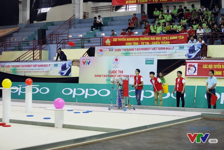 Robocon Việt Nam 2017: “Nghẹt thở” với những màn cản phá trên sân - Ảnh 20. Robocon Việt Nam 2017: “Nghẹt thở” với những màn cản phá trên sân - Ảnh 20.