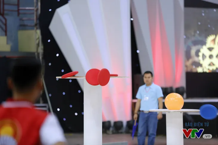 Robocon Việt Nam 2017: “Nghẹt thở” với những màn cản phá trên sân - Ảnh 27. Robocon Việt Nam 2017: “Nghẹt thở” với những màn cản phá trên sân - Ảnh 27.