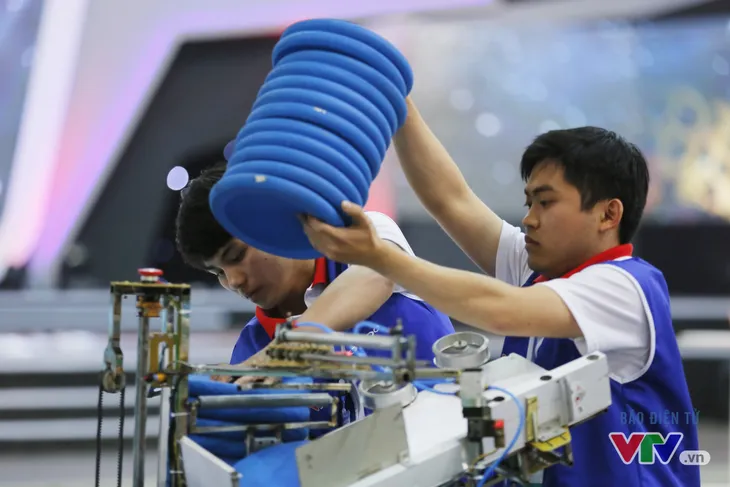 Robocon Việt Nam 2017: “Nghẹt thở” với những màn cản phá trên sân - Ảnh 24. Robocon Việt Nam 2017: “Nghẹt thở” với những màn cản phá trên sân - Ảnh 24.