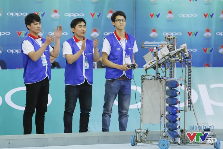 Robocon Việt Nam 2017: “Nghẹt thở” với những màn cản phá trên sân - Ảnh 34. Robocon Việt Nam 2017: “Nghẹt thở” với những màn cản phá trên sân - Ảnh 34.