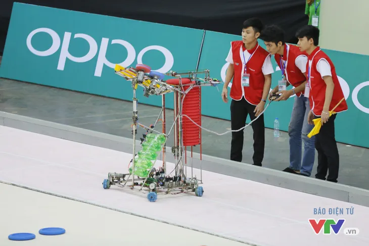 Robocon Việt Nam 2017: Hưng Yên và Hà Tĩnh đua nhau giành APPARE - Ảnh 24. Robocon Việt Nam 2017: Hưng Yên và Hà Tĩnh đua nhau giành APPARE - Ảnh 24.