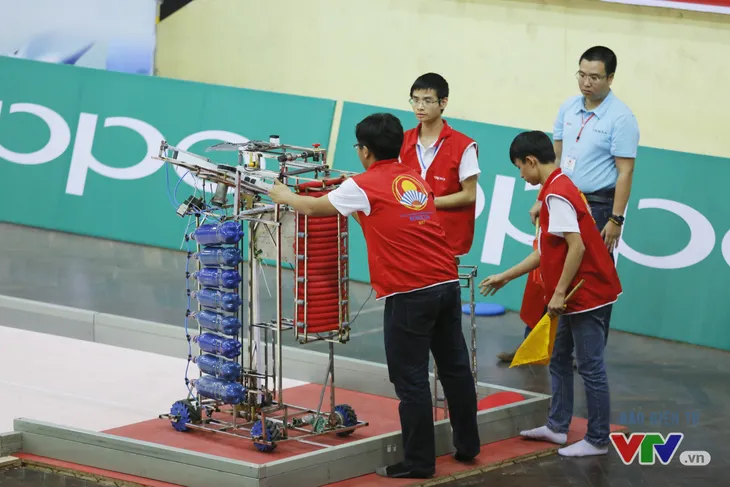 Robocon Việt Nam 2017: Hưng Yên và Hà Tĩnh đua nhau giành APPARE - Ảnh 27. Robocon Việt Nam 2017: Hưng Yên và Hà Tĩnh đua nhau giành APPARE - Ảnh 27.