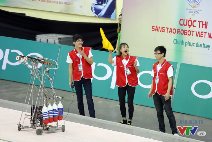 Robocon Việt Nam 2017: Hưng Yên và Hà Tĩnh đua nhau giành APPARE - Ảnh 37. Robocon Việt Nam 2017: Hưng Yên và Hà Tĩnh đua nhau giành APPARE - Ảnh 37.