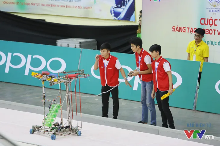 Robocon Việt Nam 2017: Hưng Yên và Hà Tĩnh đua nhau giành APPARE - Ảnh 22. Robocon Việt Nam 2017: Hưng Yên và Hà Tĩnh đua nhau giành APPARE - Ảnh 22.