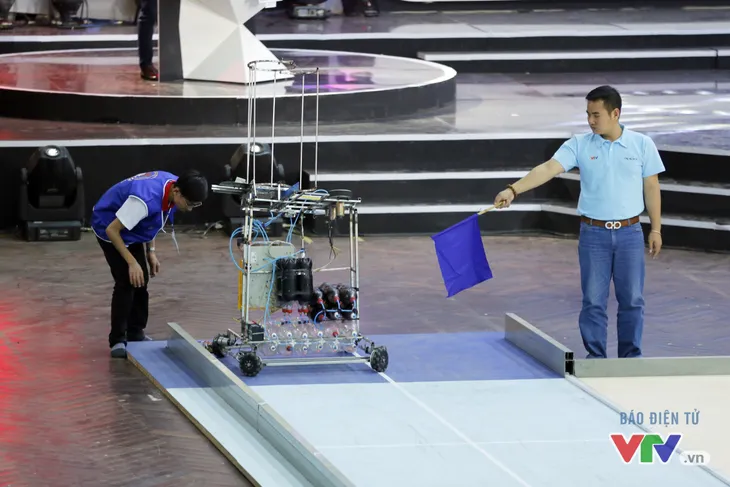 Robocon Việt Nam 2017: Hưng Yên và Hà Tĩnh đua nhau giành APPARE - Ảnh 3. Robocon Việt Nam 2017: Hưng Yên và Hà Tĩnh đua nhau giành APPARE - Ảnh 3.