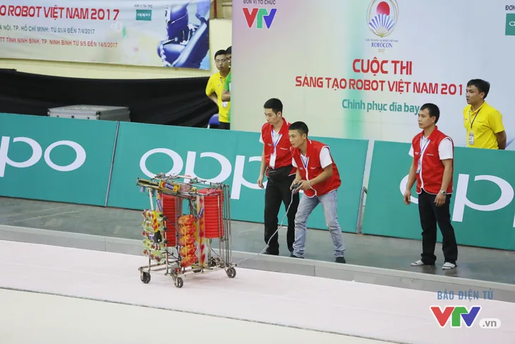 Robocon Việt Nam 2017: Hưng Yên và Hà Tĩnh đua nhau giành APPARE - Ảnh 20. Robocon Việt Nam 2017: Hưng Yên và Hà Tĩnh đua nhau giành APPARE - Ảnh 20.