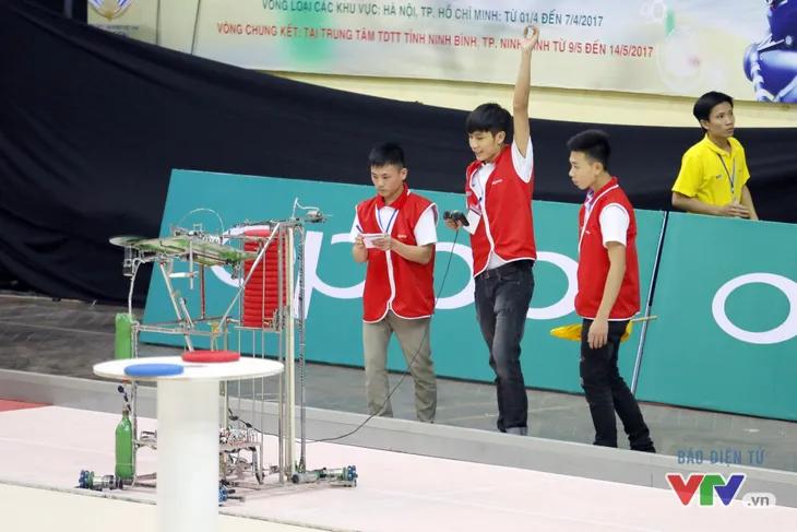 Robocon Việt Nam 2017: Hưng Yên và Hà Tĩnh đua nhau giành APPARE - Ảnh 26. Robocon Việt Nam 2017: Hưng Yên và Hà Tĩnh đua nhau giành APPARE - Ảnh 26.