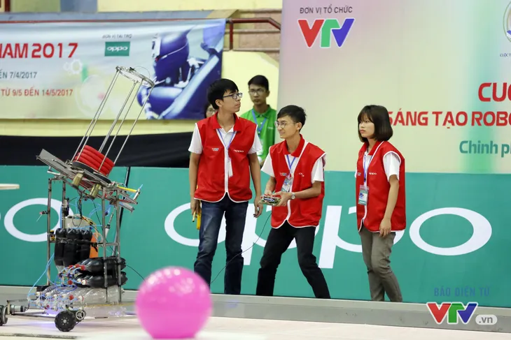 Robocon Việt Nam 2017: Hưng Yên và Hà Tĩnh đua nhau giành APPARE - Ảnh 32. Robocon Việt Nam 2017: Hưng Yên và Hà Tĩnh đua nhau giành APPARE - Ảnh 32.