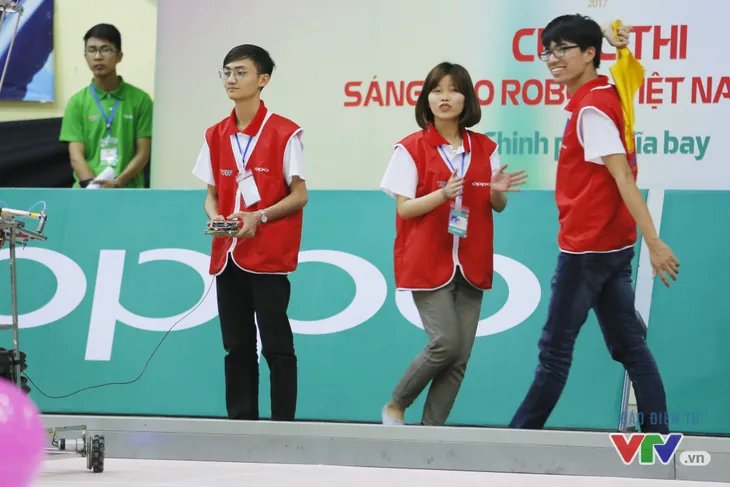 Robocon Việt Nam 2017: Hưng Yên và Hà Tĩnh đua nhau giành APPARE - Ảnh 34. Robocon Việt Nam 2017: Hưng Yên và Hà Tĩnh đua nhau giành APPARE - Ảnh 34.