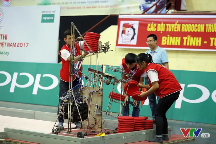 Robocon Việt Nam 2017: Hưng Yên và Hà Tĩnh đua nhau giành APPARE - Ảnh 6. Robocon Việt Nam 2017: Hưng Yên và Hà Tĩnh đua nhau giành APPARE - Ảnh 6.