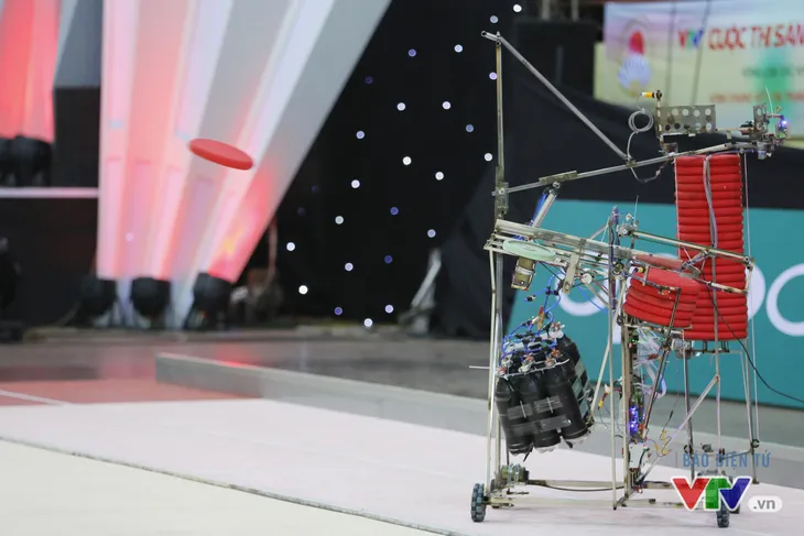 Robocon Việt Nam 2017: Hưng Yên và Hà Tĩnh đua nhau giành APPARE - Ảnh 9. Robocon Việt Nam 2017: Hưng Yên và Hà Tĩnh đua nhau giành APPARE - Ảnh 9.