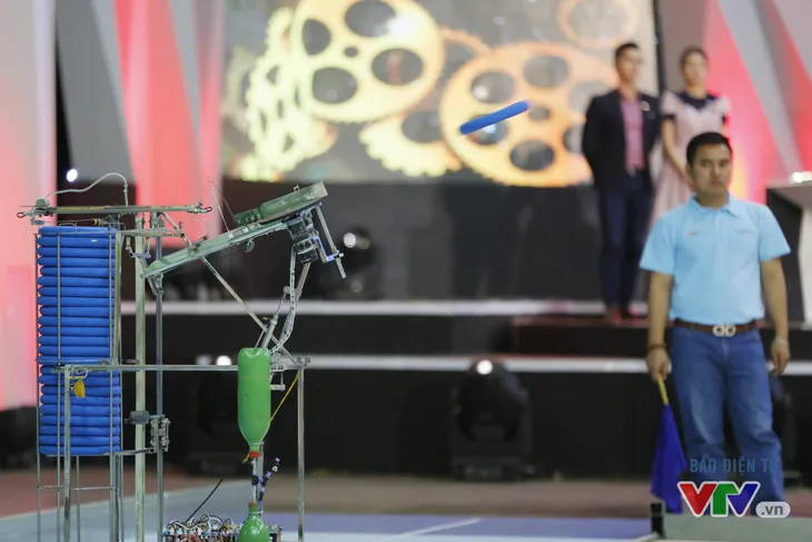 Robocon Việt Nam 2017: Hưng Yên và Hà Tĩnh đua nhau giành APPARE - Ảnh 11. Robocon Việt Nam 2017: Hưng Yên và Hà Tĩnh đua nhau giành APPARE - Ảnh 11.