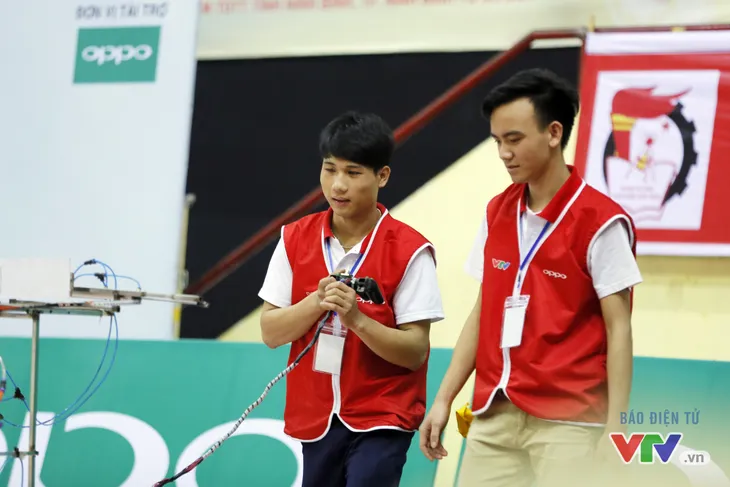 Robocon Việt Nam 2017: Hưng Yên và Hà Tĩnh đua nhau giành APPARE - Ảnh 10. Robocon Việt Nam 2017: Hưng Yên và Hà Tĩnh đua nhau giành APPARE - Ảnh 10.