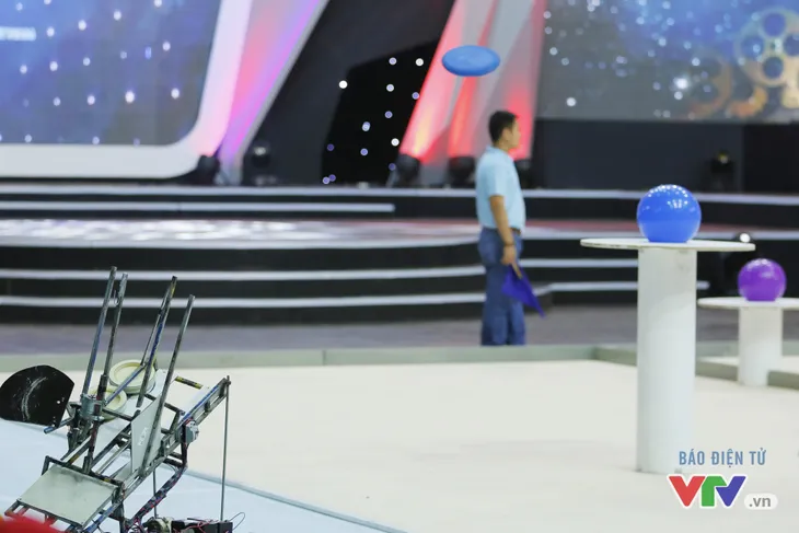 Robocon Việt Nam 2017: Hưng Yên và Hà Tĩnh đua nhau giành APPARE - Ảnh 7. Robocon Việt Nam 2017: Hưng Yên và Hà Tĩnh đua nhau giành APPARE - Ảnh 7.