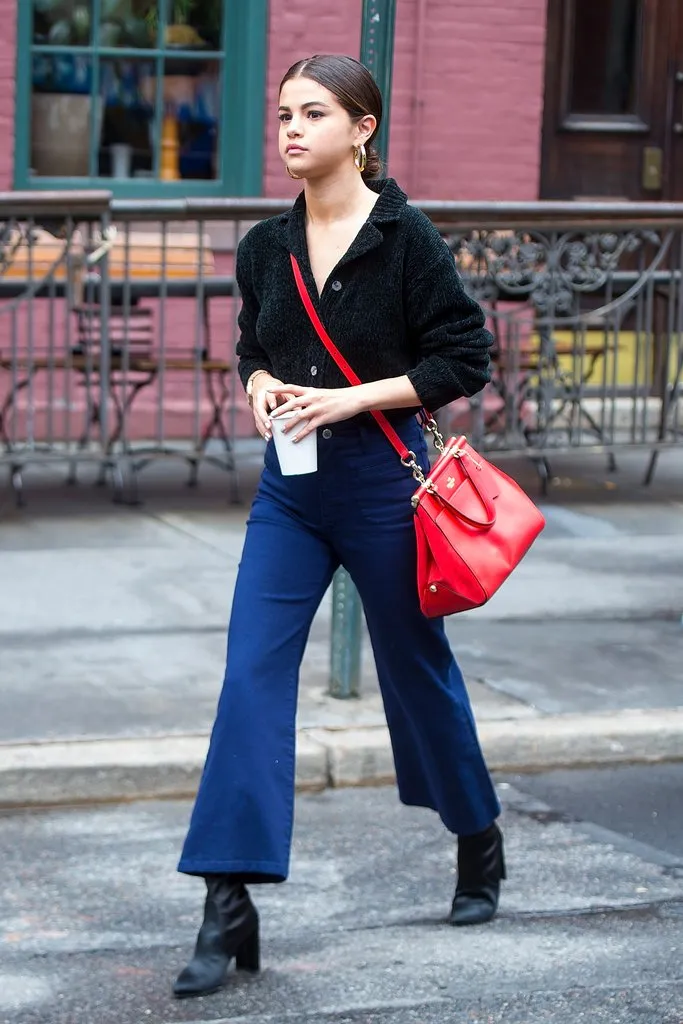 Học lỏm bí quyết phối đồ denim của Selena Gomez - Ảnh 1. Học lỏm bí quyết phối đồ denim của Selena Gomez - Ảnh 1.