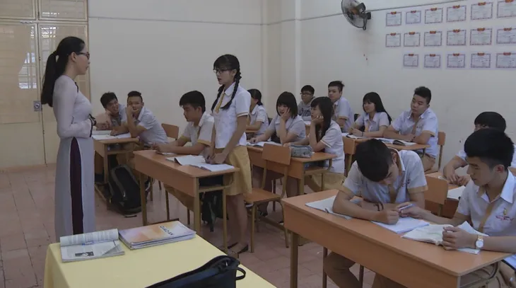 Đánh tráo số phận - Tập 1: Hà Linh (Nhung Kate) khóc ngất vì nỗi đau mất mẹ - Ảnh 6. Đánh tráo số phận - Tập 1: Hà Linh (Nhung Kate) khóc ngất vì nỗi đau mất mẹ - Ảnh 6.