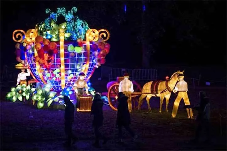 Rực rỡ triển lãm đèn lồng ở Pháp - Ảnh 2. Rực rỡ triển lãm đèn lồng ở Pháp - Ảnh 2.