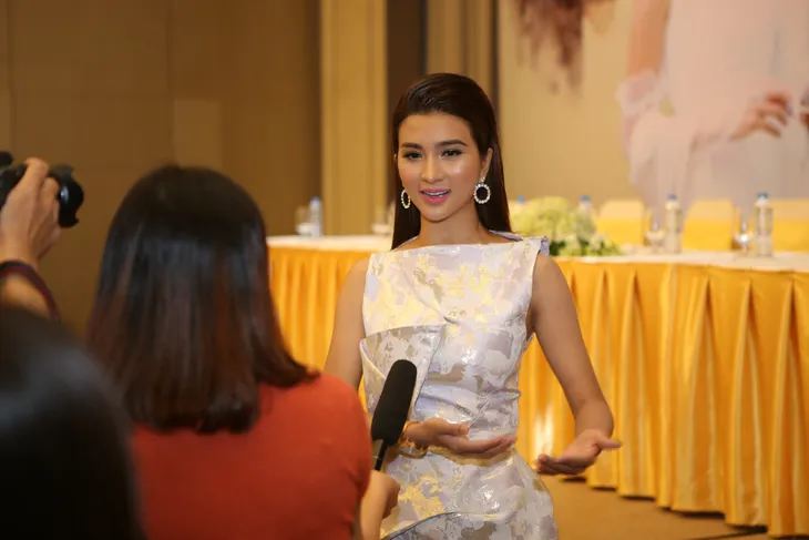 Kim Tuyến đẹp kiêu sa hóa thành kỹ nữ trong phim mới - Ảnh 24. Kim Tuyến đẹp kiêu sa hóa thành kỹ nữ trong phim mới - Ảnh 24.