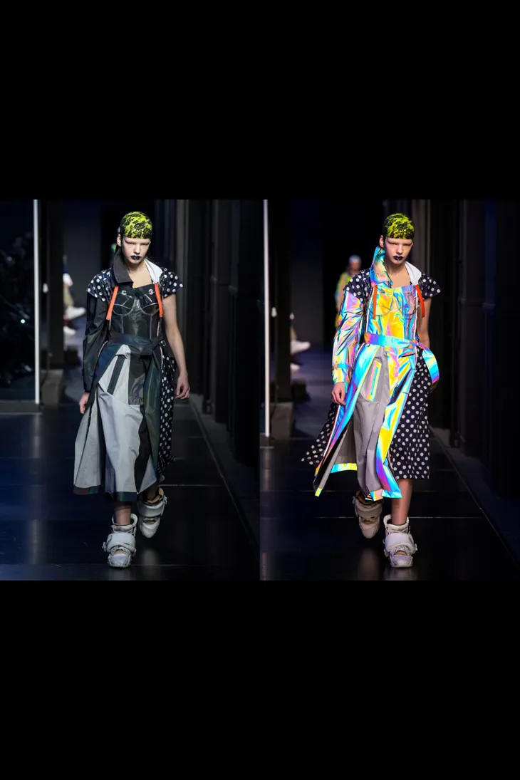 Dàn mẫu của Maison Margiela gây ấn tượng với thiết kế phát sáng dưới đèn flash - Ảnh 8. Dàn mẫu của Maison Margiela gây ấn tượng với thiết kế phát sáng dưới đèn flash - Ảnh 8.