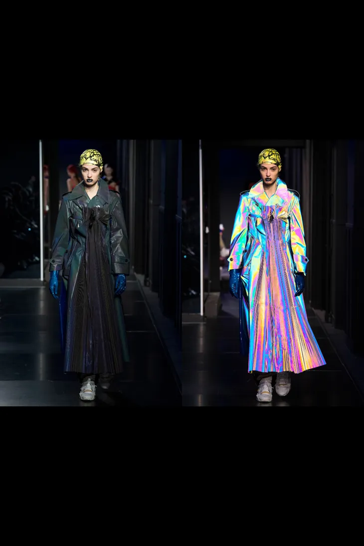 Dàn mẫu của Maison Margiela gây ấn tượng với thiết kế phát sáng dưới đèn flash - Ảnh 3. Dàn mẫu của Maison Margiela gây ấn tượng với thiết kế phát sáng dưới đèn flash - Ảnh 3.