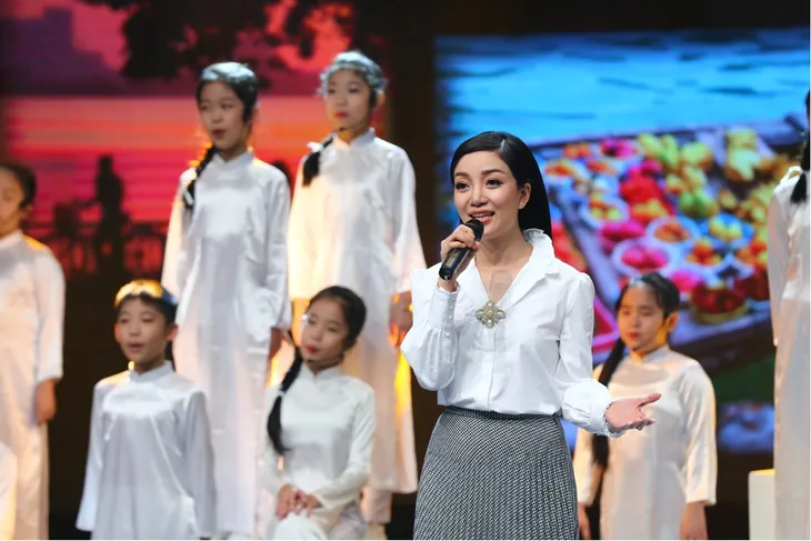 Giai điệu tự hào: Tình yêu mãi mãi ghi dấu trong nhiều khúc ca ngọt ngào - Ảnh 1. Giai điệu tự hào: Tình yêu mãi mãi ghi dấu trong nhiều khúc ca ngọt ngào - Ảnh 1.