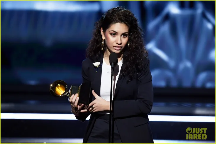 alessia-cara-wins-best-new-artist-at-grammys-2018-04 alessia-cara-wins-best-new-artist-at-grammys-2018-04
