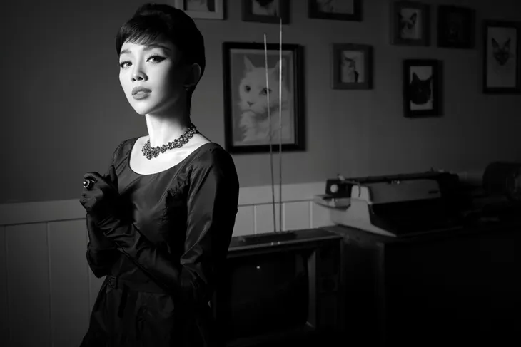 Tung ảnh theo style cổ điển, Tóc Tiên hết thích phong cách gợi cảm? - Ảnh 4. Tung ảnh theo style cổ điển, Tóc Tiên hết thích phong cách gợi cảm? - Ảnh 4.