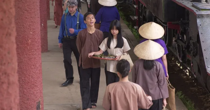 Phim Mộng phù hoa - Tập 2: Ba Trang (Kim Tuyến) sống cuộc đời tù túng, suýt bị ba dượng hãm hại - Ảnh 24. Phim Mộng phù hoa - Tập 2: Ba Trang (Kim Tuyến) sống cuộc đời tù túng, suýt bị ba dượng hãm hại - Ảnh 24.