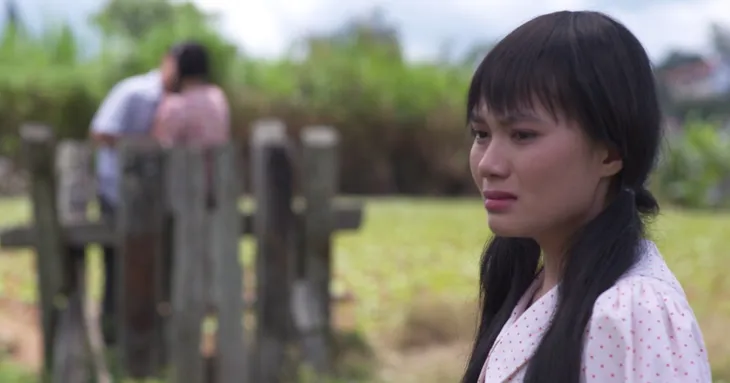 Phim Mộng phù hoa - Tập 2: Ba Trang (Kim Tuyến) sống cuộc đời tù túng, suýt bị ba dượng hãm hại - Ảnh 11. Phim Mộng phù hoa - Tập 2: Ba Trang (Kim Tuyến) sống cuộc đời tù túng, suýt bị ba dượng hãm hại - Ảnh 11.