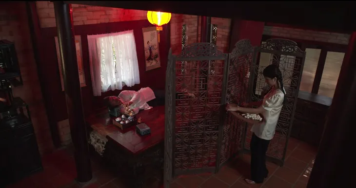 Phim Mộng phù hoa - Tập 2: Ba Trang (Kim Tuyến) sống cuộc đời tù túng, suýt bị ba dượng hãm hại - Ảnh 10. Phim Mộng phù hoa - Tập 2: Ba Trang (Kim Tuyến) sống cuộc đời tù túng, suýt bị ba dượng hãm hại - Ảnh 10.