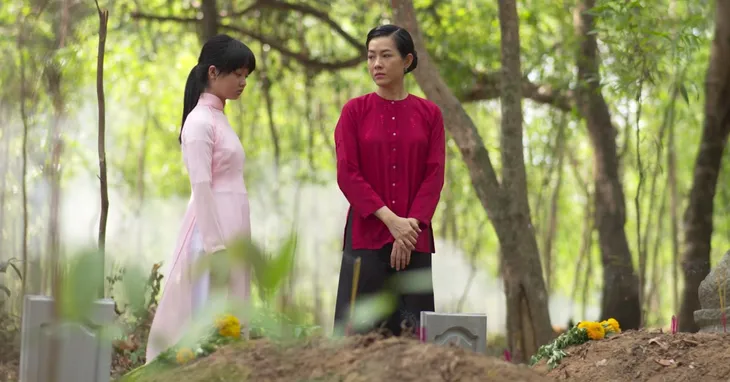 Phim Mộng phù hoa - Tập 2: Ba Trang (Kim Tuyến) sống cuộc đời tù túng, suýt bị ba dượng hãm hại - Ảnh 5. Phim Mộng phù hoa - Tập 2: Ba Trang (Kim Tuyến) sống cuộc đời tù túng, suýt bị ba dượng hãm hại - Ảnh 5.