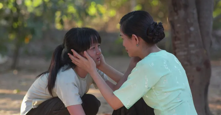 Phim Mộng phù hoa - Tập 2: Ba Trang (Kim Tuyến) sống cuộc đời tù túng, suýt bị ba dượng hãm hại - Ảnh 3. Phim Mộng phù hoa - Tập 2: Ba Trang (Kim Tuyến) sống cuộc đời tù túng, suýt bị ba dượng hãm hại - Ảnh 3.