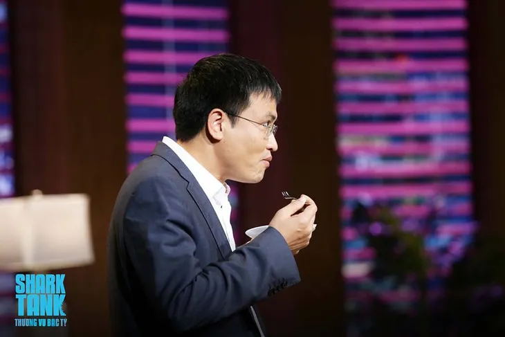 Shark Tank Việt Nam: Shark Vương khen Shark Linh... mục ăn là rất giỏi - Ảnh 2. Shark Tank Việt Nam: Shark Vương khen Shark Linh... mục ăn là rất giỏi - Ảnh 2.