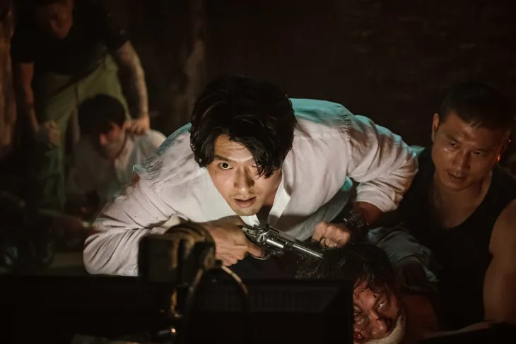 Cuộc đối đầu căng thẳng giữa Son Ye-jin và Hyun Bin được hé lộ qua trailer chính thức - Ảnh 2. Cuộc đối đầu căng thẳng giữa Son Ye-jin và Hyun Bin được hé lộ qua trailer chính thức - Ảnh 2.