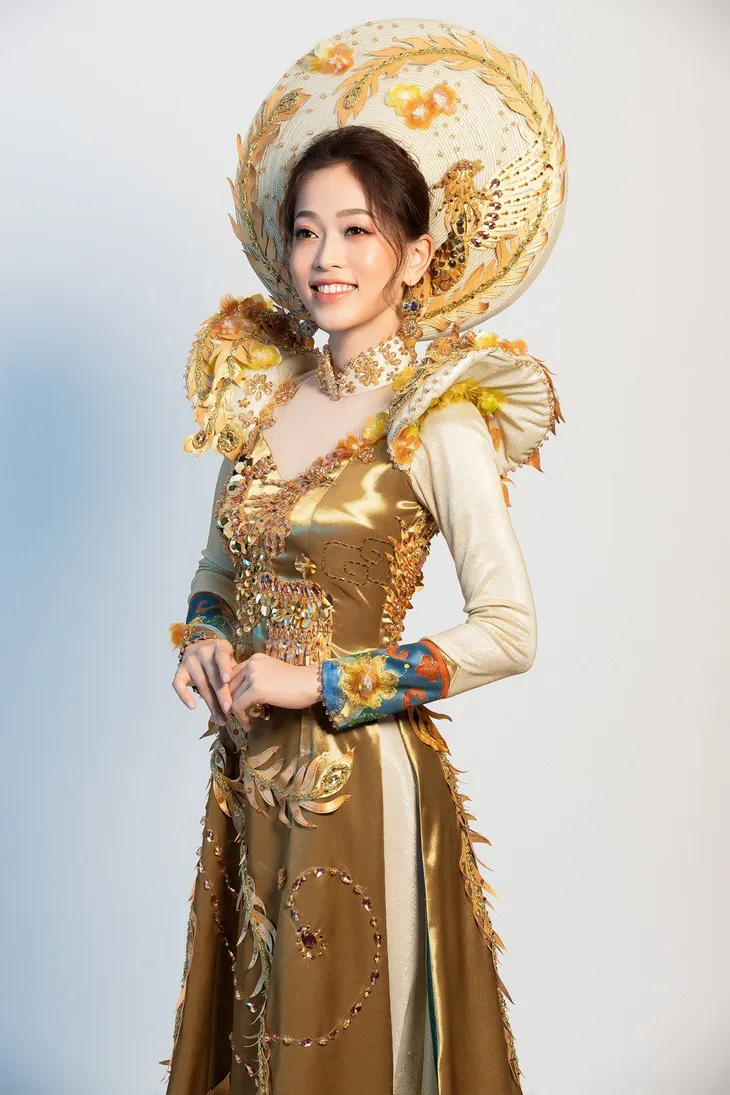 Hé lộ bộ trang phục dân tộc Á hậu Phương Nga dự thi Miss Grand International 2018 - Ảnh 4. Hé lộ bộ trang phục dân tộc Á hậu Phương Nga dự thi Miss Grand International 2018 - Ảnh 4.