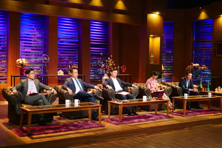 Shark Tank Việt Nam - Tập cuối: Vỡ nợ, startup làm xe ôm khởi nghiệp lại từ đầu gọi vốn 8 tỷ đồng - Ảnh 2. Shark Tank Việt Nam - Tập cuối: Vỡ nợ, startup làm xe ôm khởi nghiệp lại từ đầu gọi vốn 8 tỷ đồng - Ảnh 2.