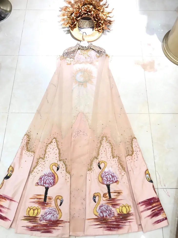 Đại diện Việt Nam giành giải Vàng trang phục dân tộc châu Á và Châu Đại dương tại Miss Earth 2018 - Ảnh 1. Đại diện Việt Nam giành giải Vàng trang phục dân tộc châu Á và Châu Đại dương tại Miss Earth 2018 - Ảnh 1.