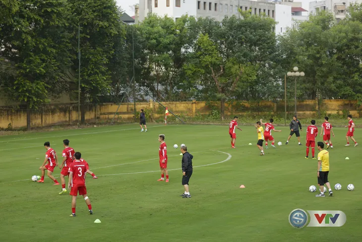 ẢNH: Cầu thủ CLB Hà Nội hội quân cùng ĐTQG Việt Nam tập luyện cho AFF Cup 2018 - Ảnh 15. ẢNH: Cầu thủ CLB Hà Nội hội quân cùng ĐTQG Việt Nam tập luyện cho AFF Cup 2018 - Ảnh 15.